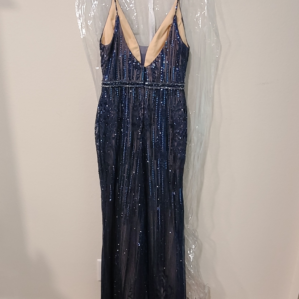Formal dress - Picture 2 of 3